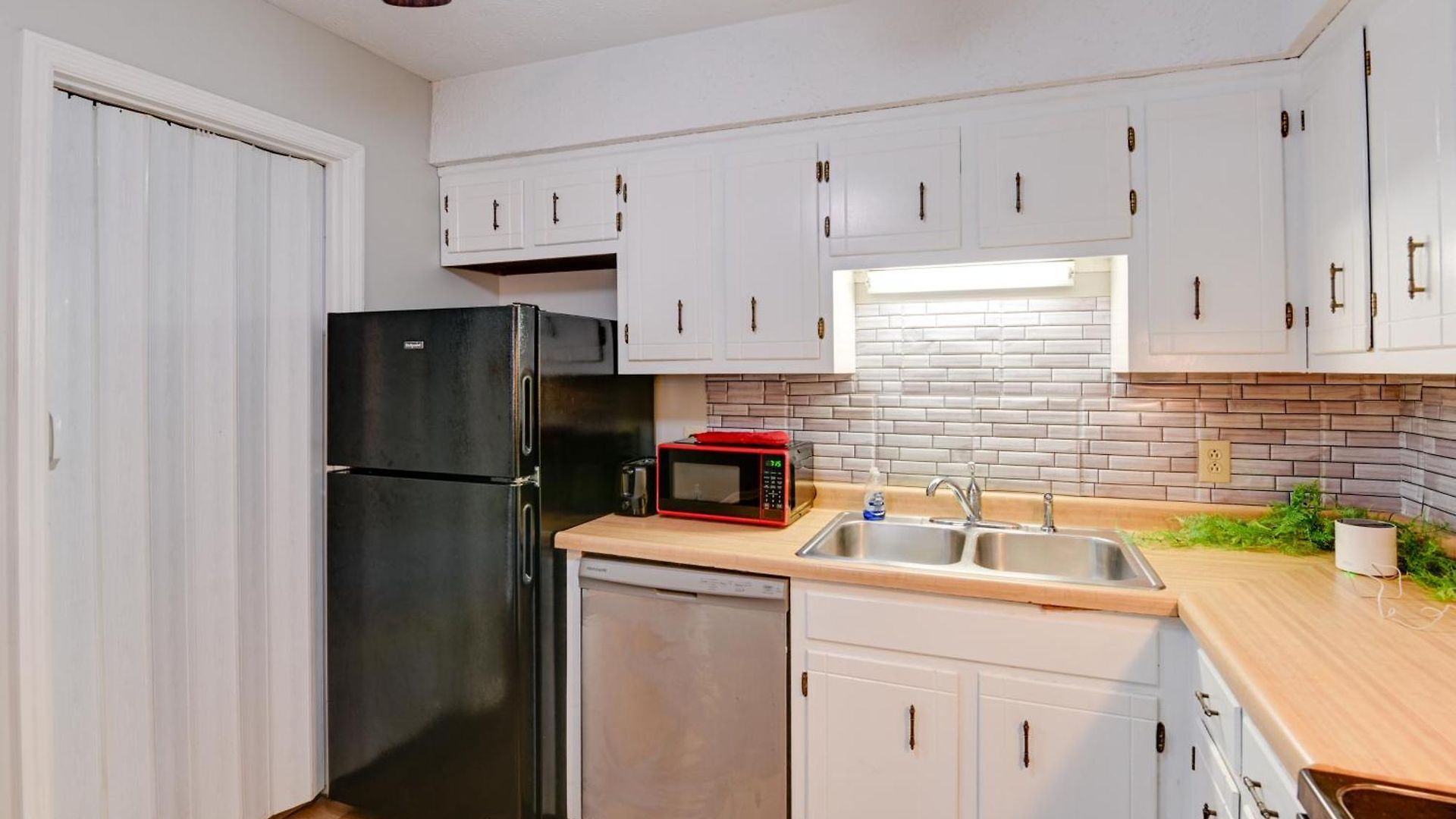 < 1 Mi To Vanderbilt: Apartment *