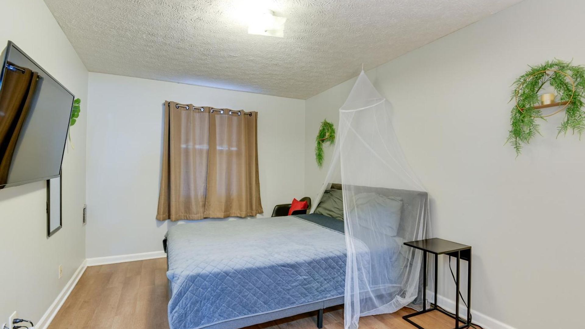 < 1 Mi To Vanderbilt: Apartment *