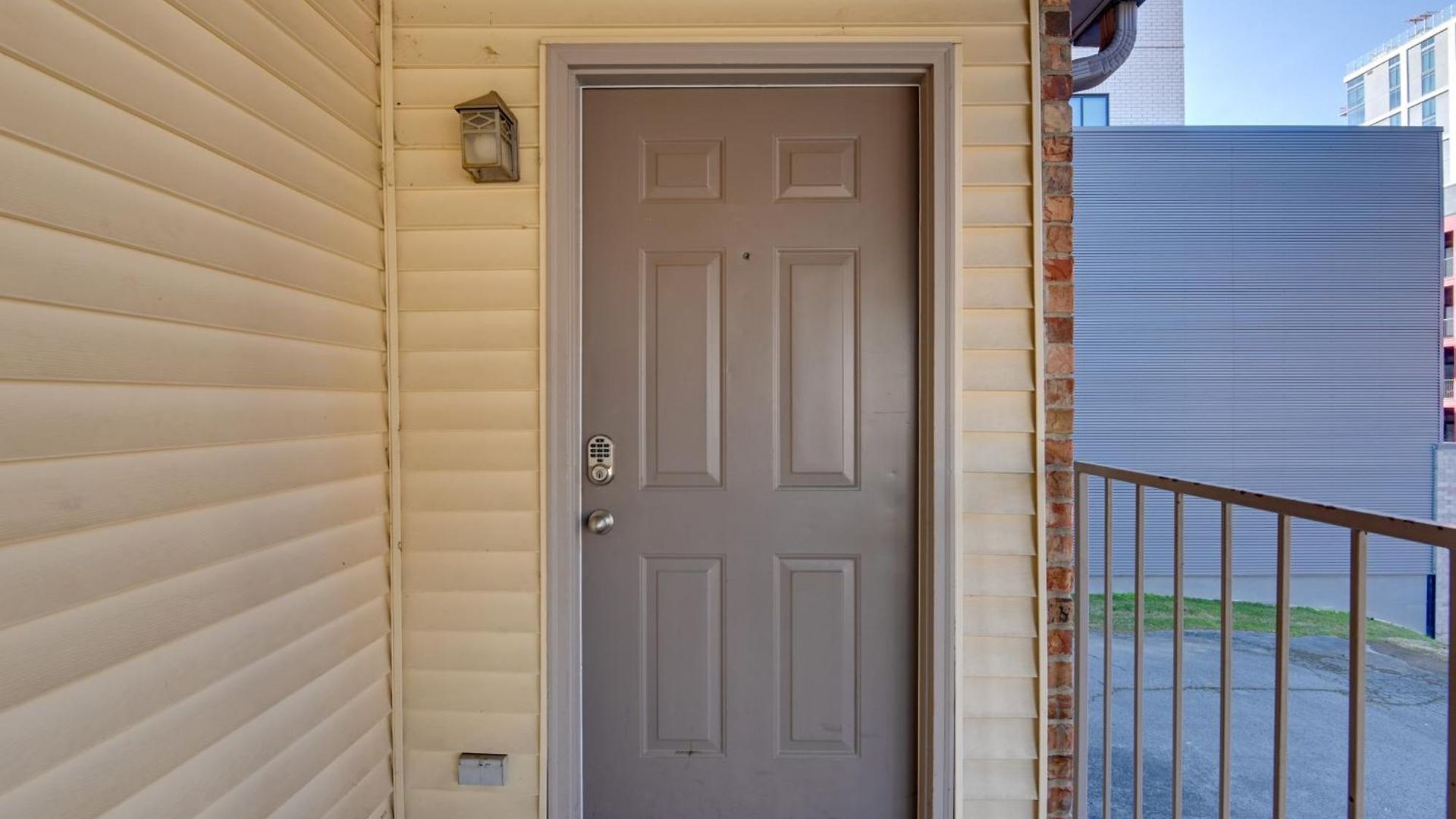 1 Mi To Dtwn: Pet-friendly In *