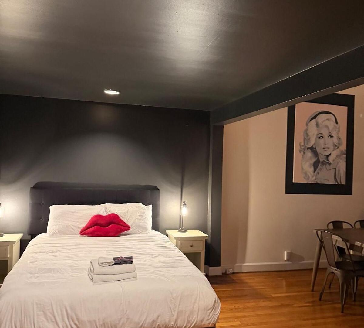 The Lofts At 107 Aparthotel