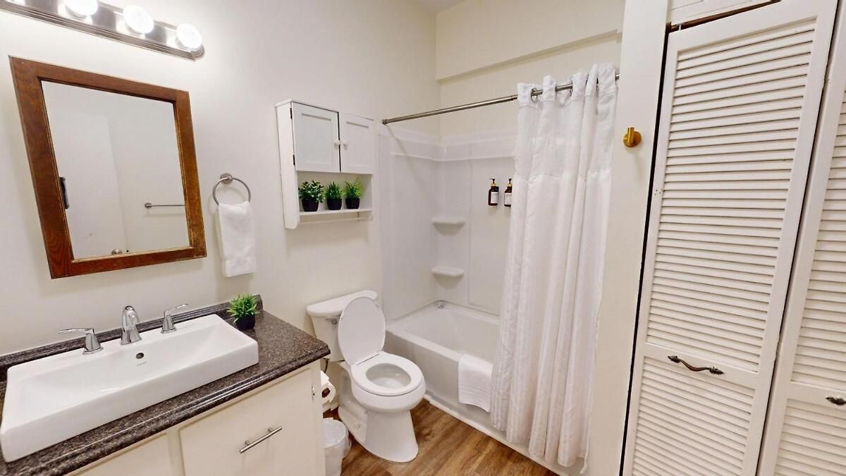 The Lofts At 107 3*