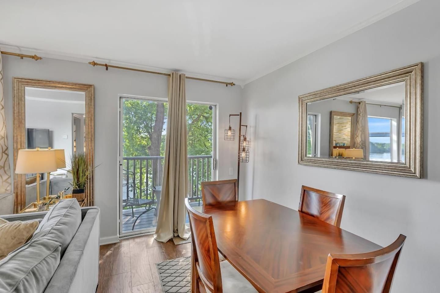 Nash Riverfront Condo, Sleeps 6, Walk To Broadway
