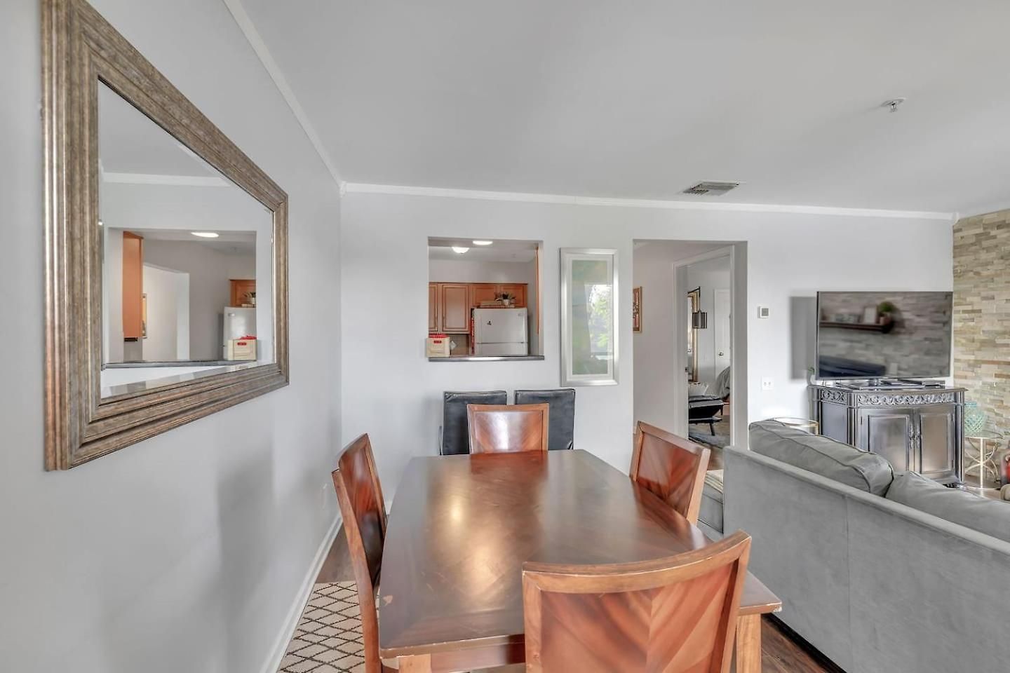 Apartment Nash Riverfront Condo, Sleeps 6, Walk To Broadway
