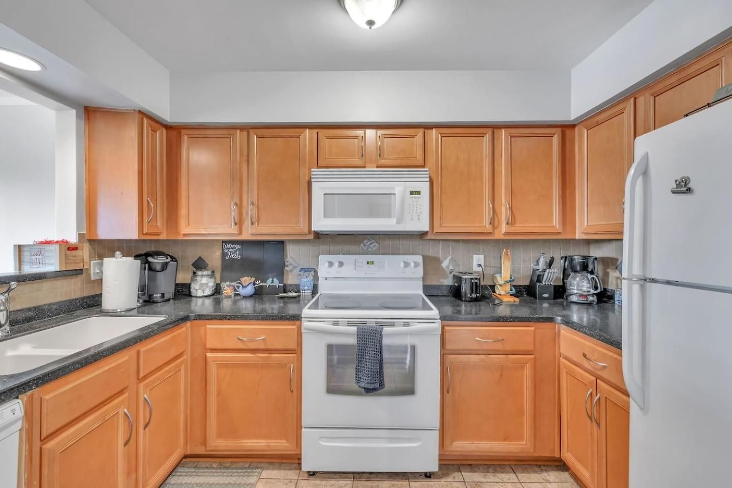 Nash Riverfront Condo, Sleeps 6, Walk To Broadway Apartment *