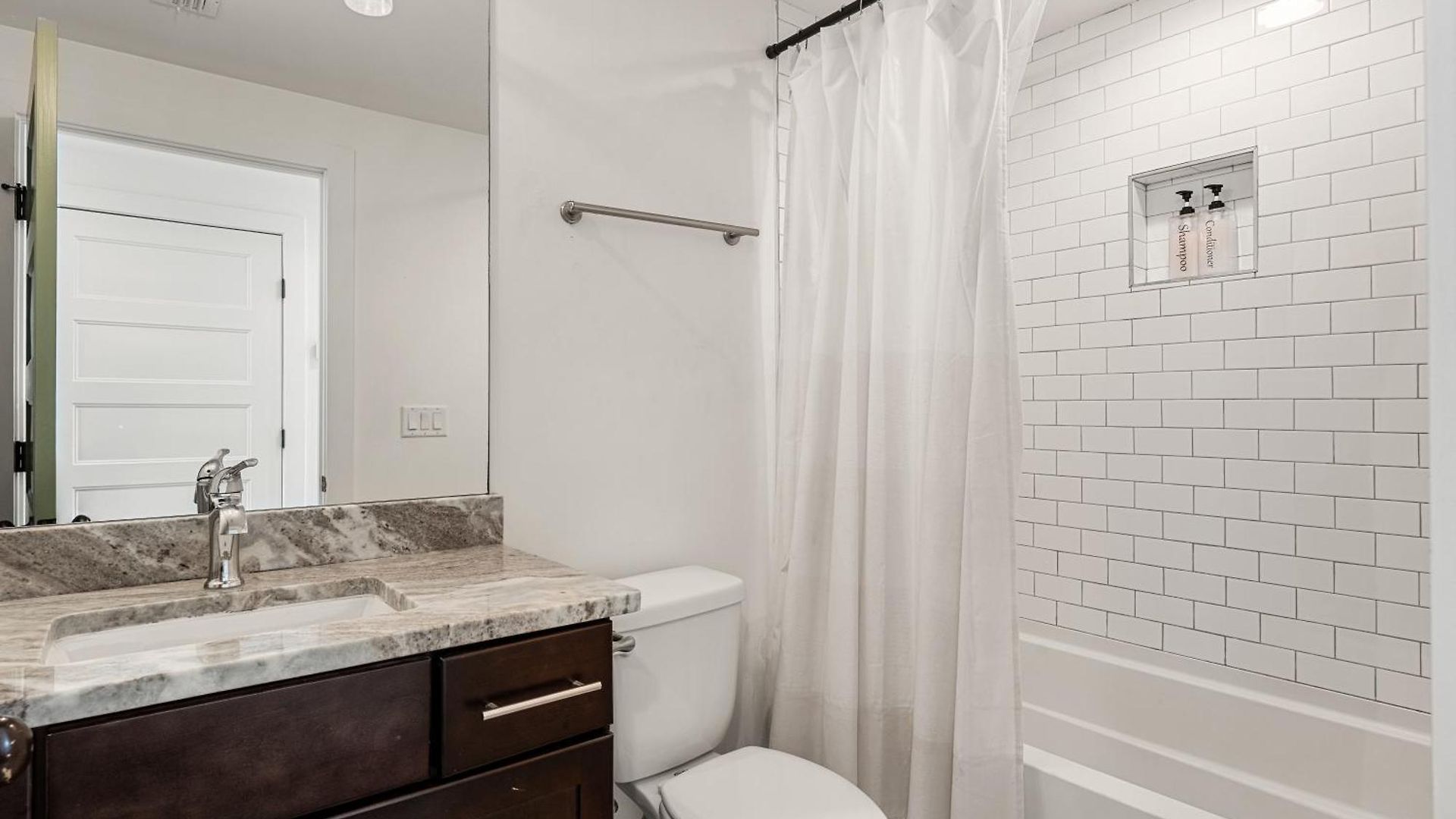 Holiday home Rooftop Golf Grill And Firepit With Downtown Views Only 8min To Broadway
