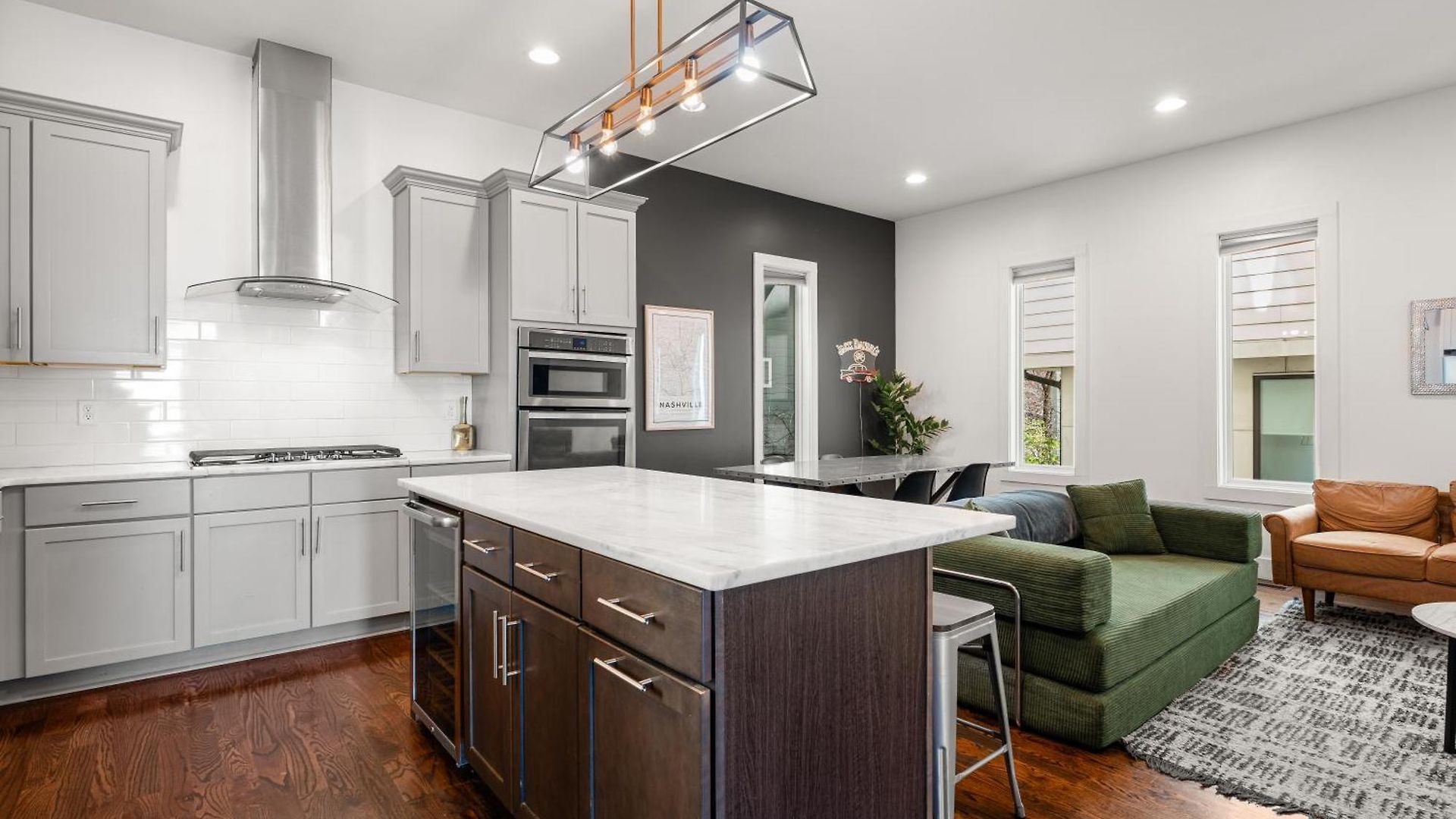 Downtown Views With Rooftop Golf Grill And Firepit Only 8min To Broadway Holiday home Nashville