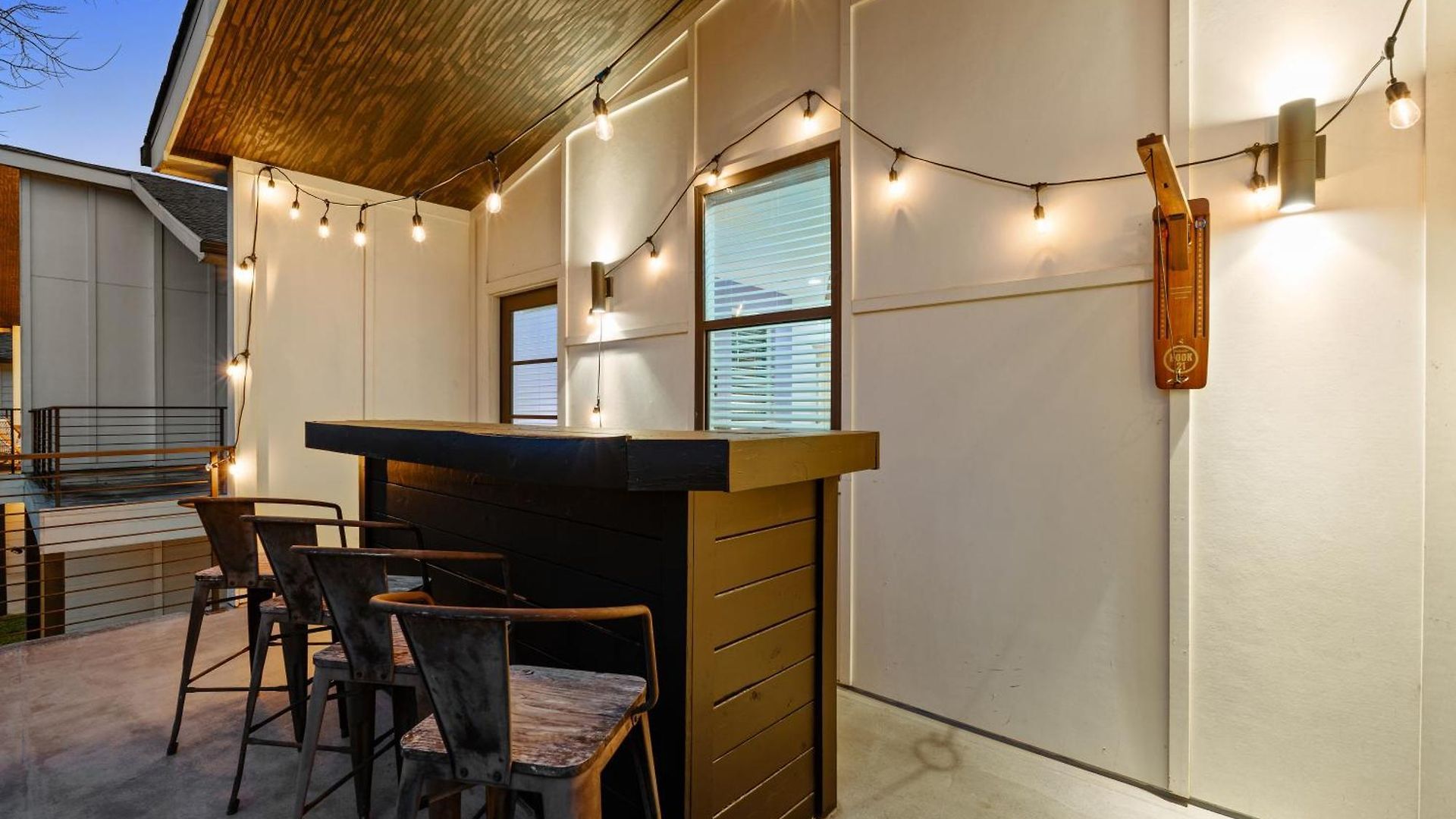 Holiday home Balcony Bar, Grill & Firepit With A View And Sleeps 16 Only 8 To Broadway *