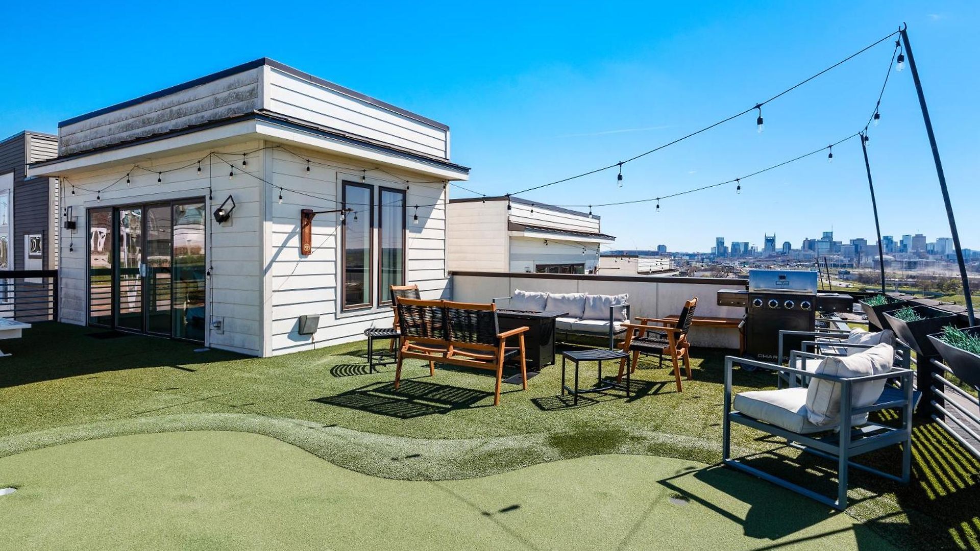 Holiday home Rooftop Golf Grill And Firepit With Downtown Views Only 8min To Broadway