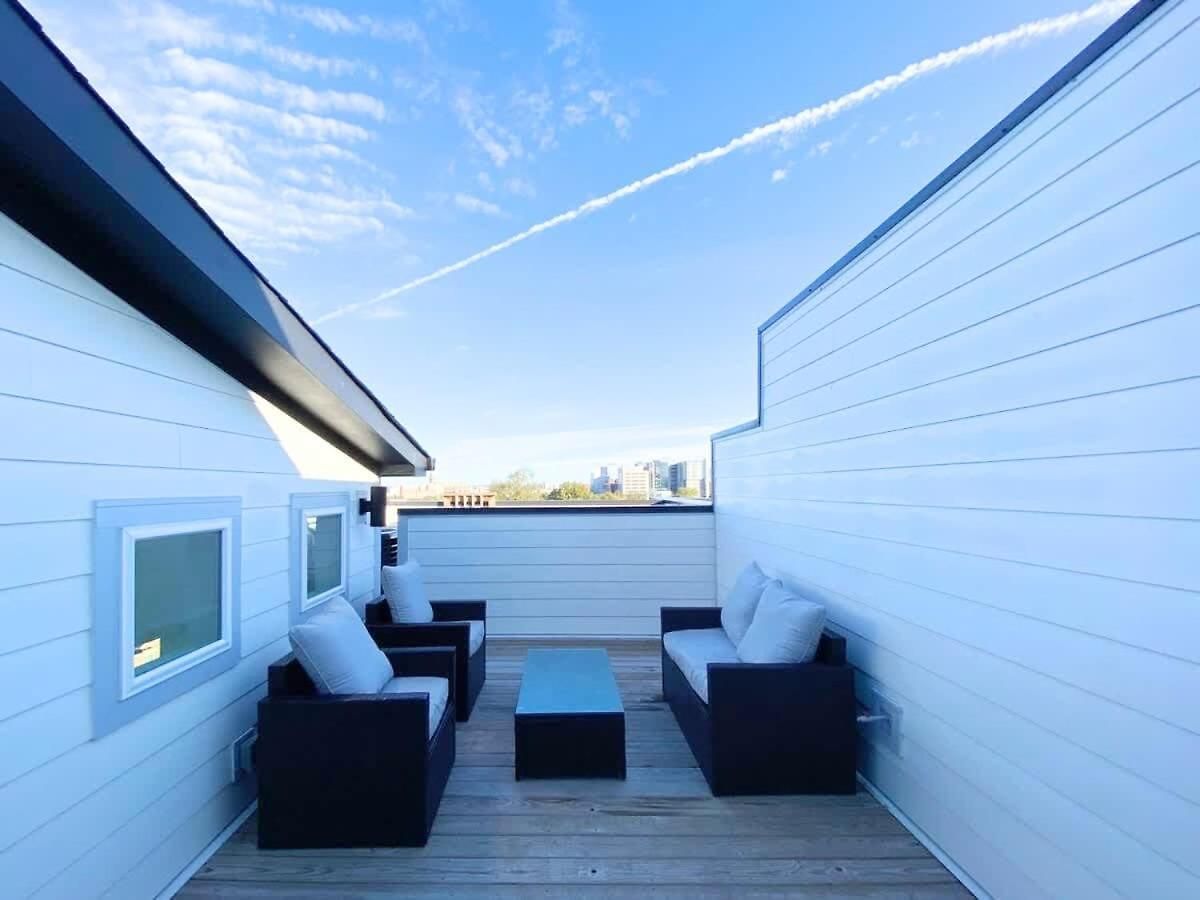 Luxury Hillsboro Village Rooftop Retreat Sleep 12 W Chef S Kitchen Smart Tvs & Garage Walk To Vanderbilt Pancake Pantry & Boutique Shopping Minutes To Broadway 12 South & The Parthenon 24 7 Hospitality Holiday home