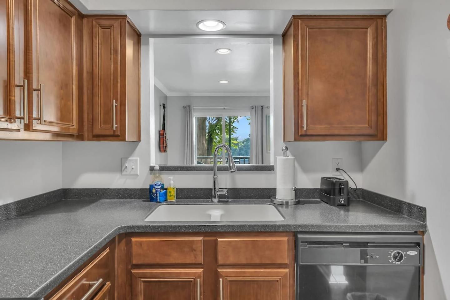 Nash Music City Condo, Sleeps 6, Walk To Broadway * Nashville