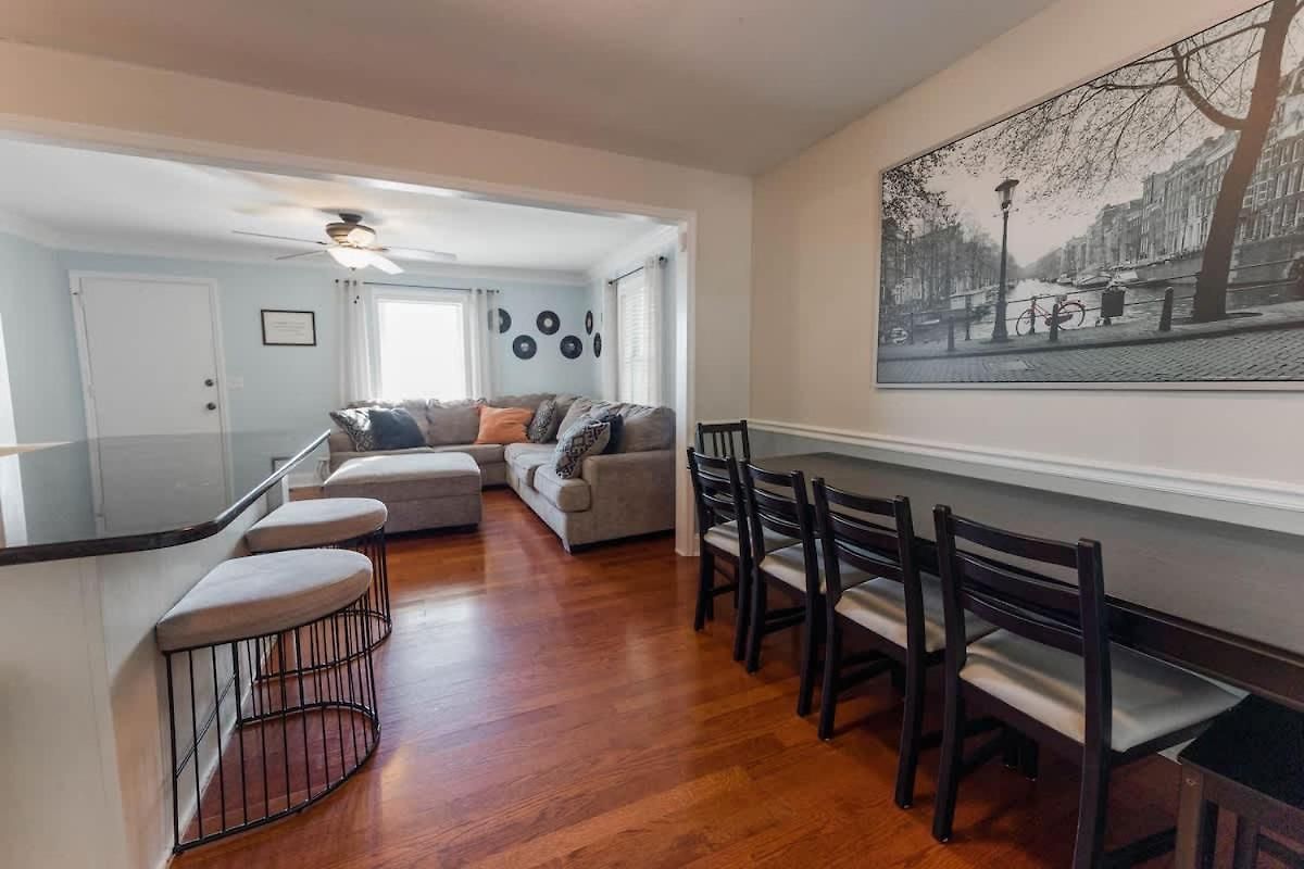 Cozy Retreat 10 Min To Broadway Holiday home