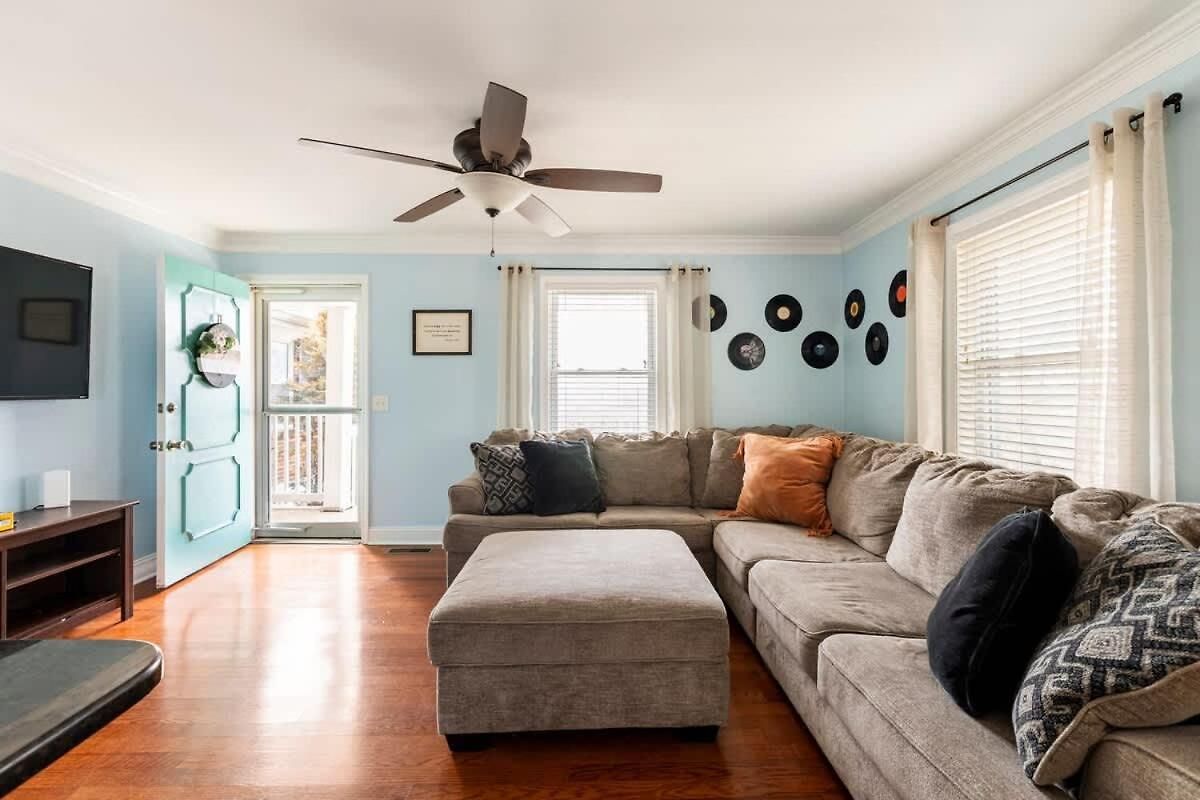 Holiday home Cozy Retreat 10 Min To Broadway