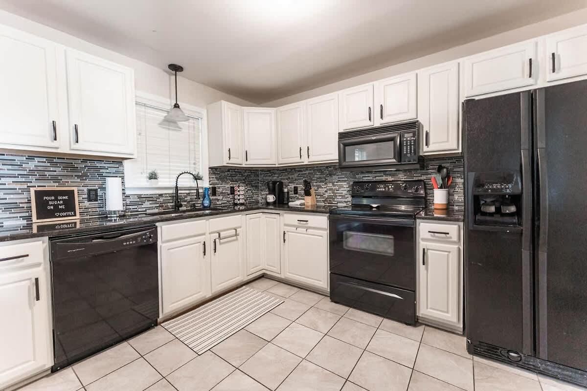 Cozy Retreat 10 Min To Broadway Holiday home