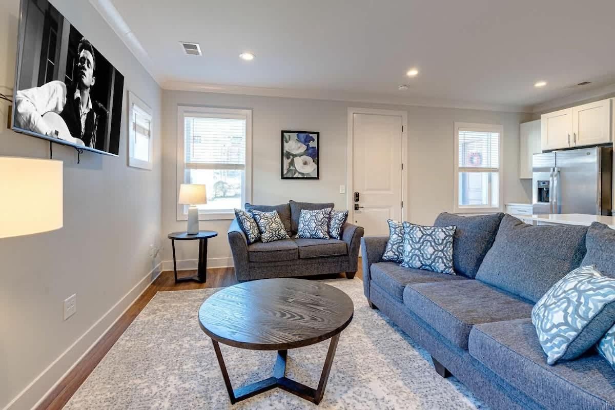 Mesmerize Melrose - 5 Mins To Broadway - Rooftop Deck Holiday home