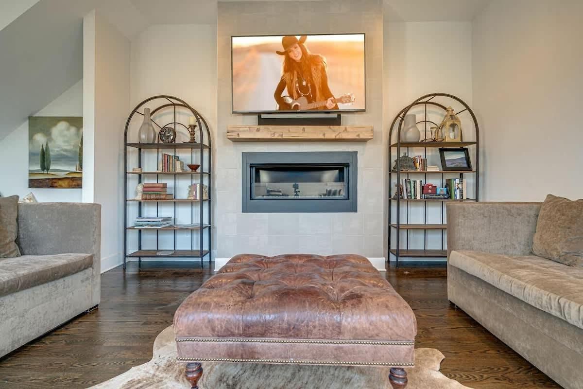 Cultured Coach - Music Row - Mins To Downtown Holiday home *
