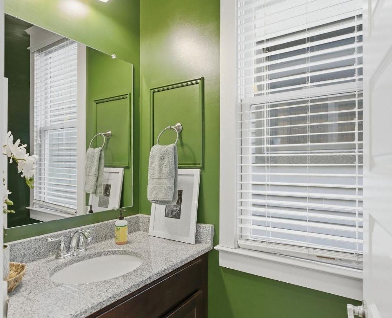 New 7 Mins To Broadway Sleeps 8