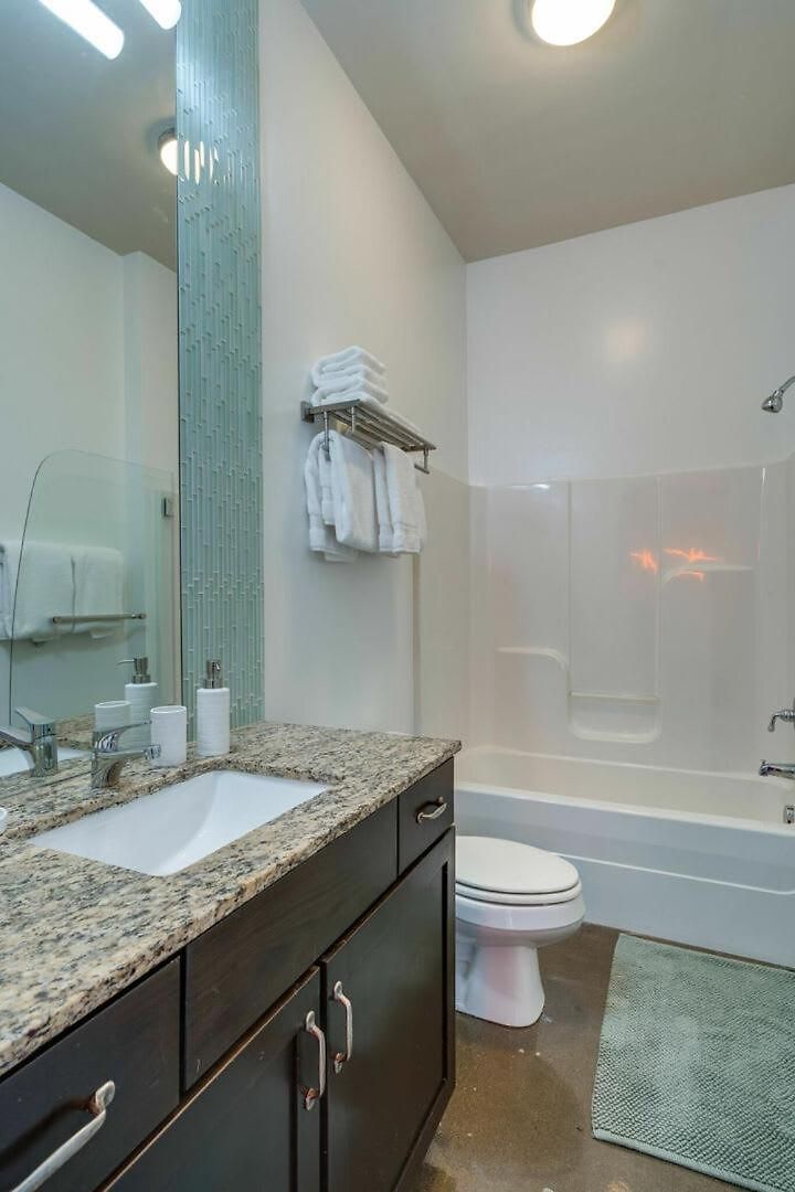 Lofts At 30th -horizon- 2 Bedroom Executive *