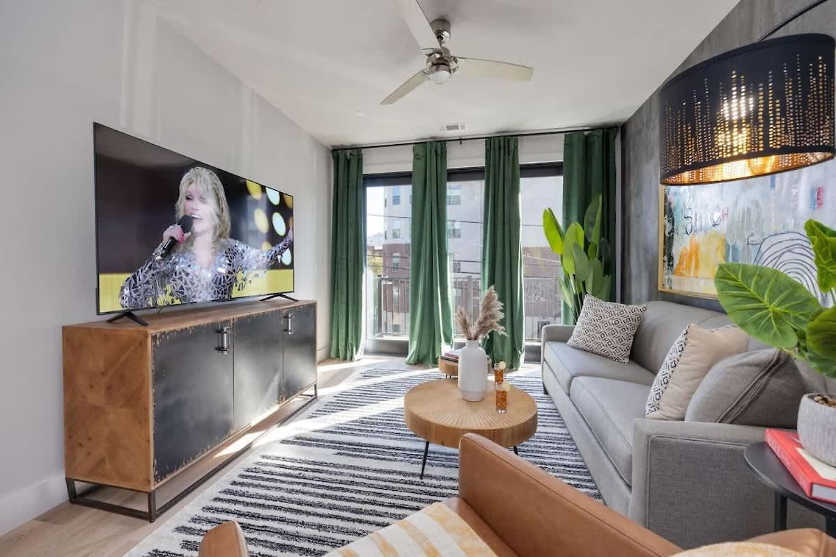 The Second Fiddle-odyssey-mins To Broadway Holiday home Nashville