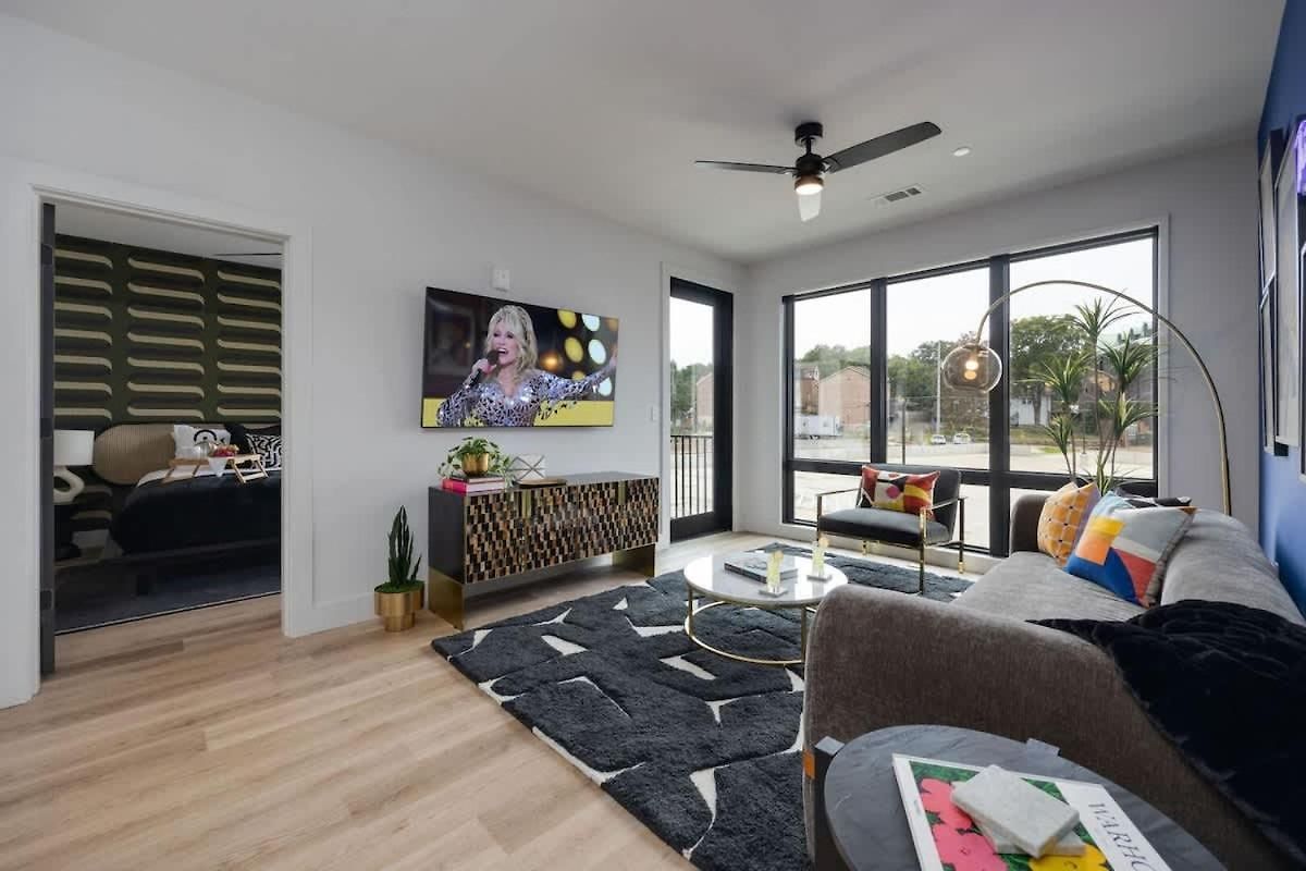 Dolly's Parton-non - Odyssey - Heart Of Midtown Holiday home *