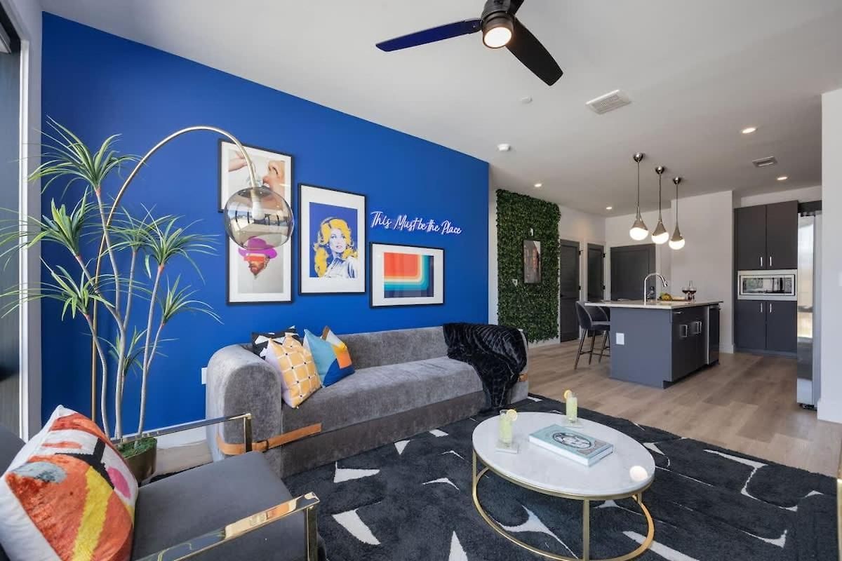 Penthouse Blues-odyssey-pool & Gym-mins 2 Broadway *