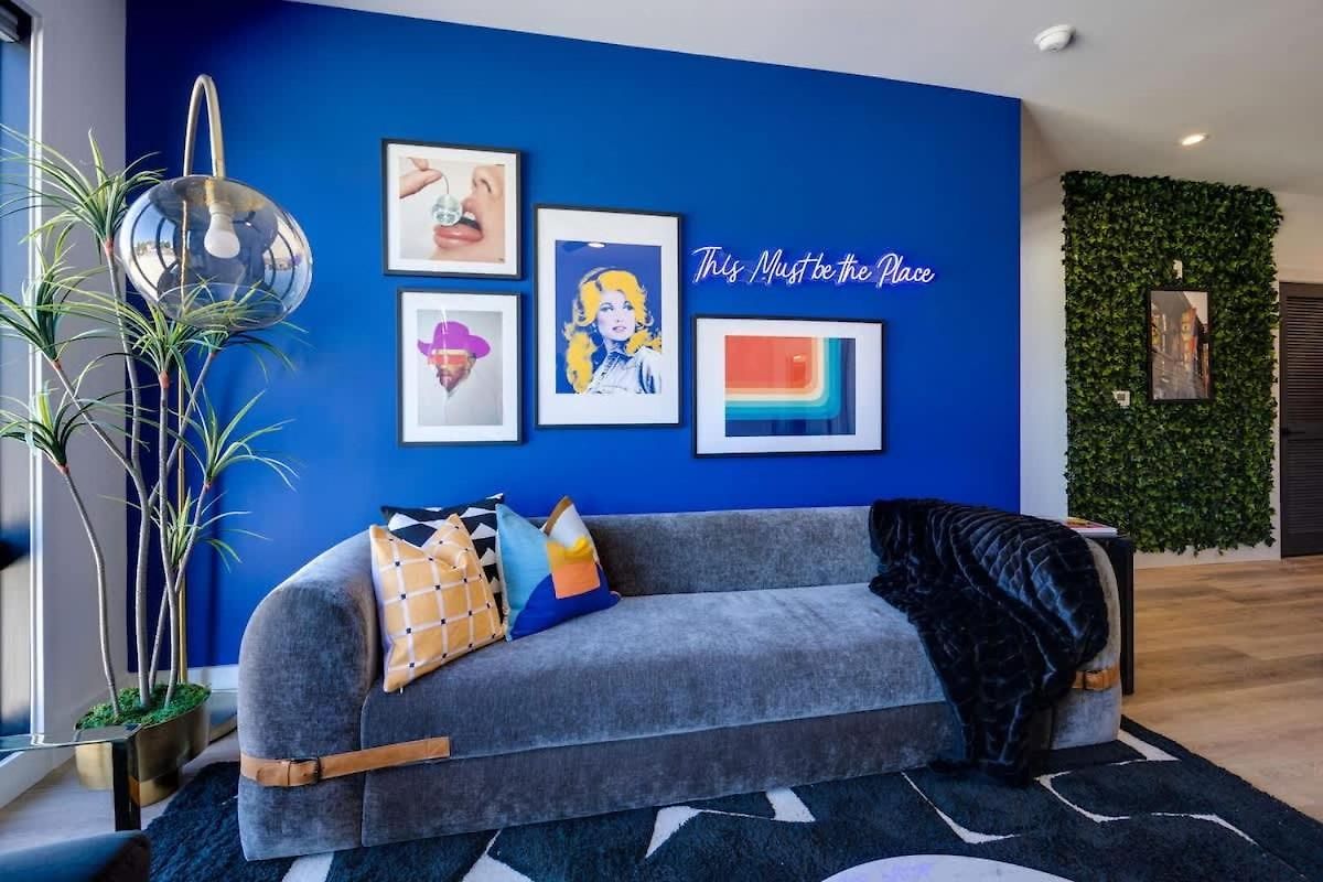 Penthouse Blues-odyssey-pool & Gym-mins 2 Broadway *