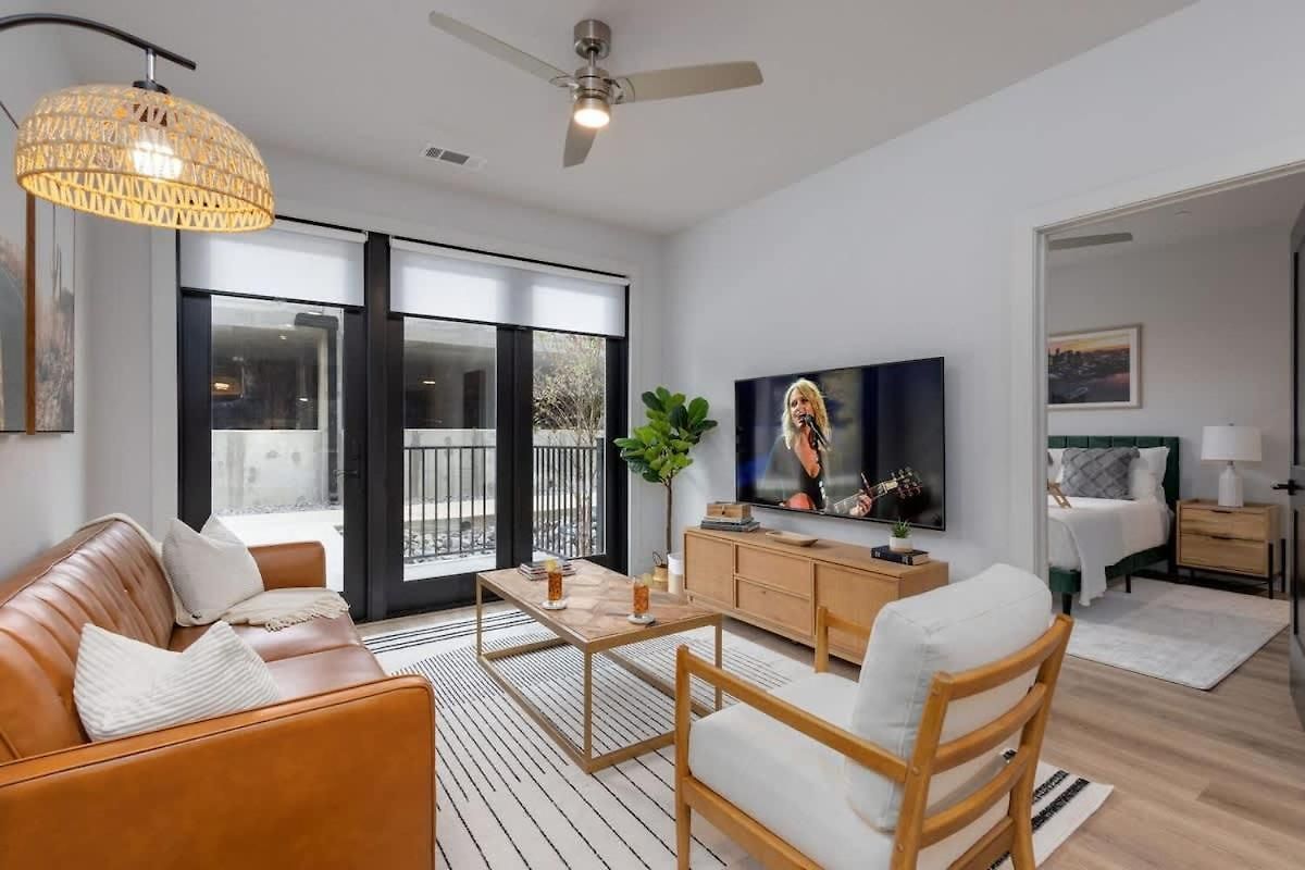 Savanna - Heart Of Midtown - Odyssey At The Park *