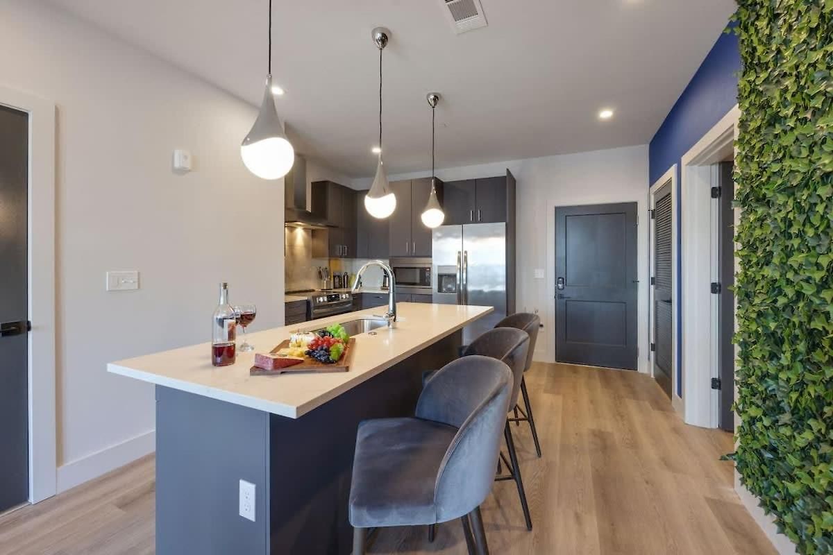 Modern Muse-odyssey-full Gym-heart Of Midtown Holiday home *