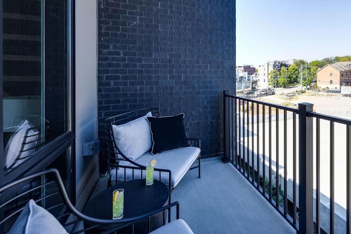 Penthouse Blues-odyssey-pool & Gym-mins 2 Broadway * Nashville