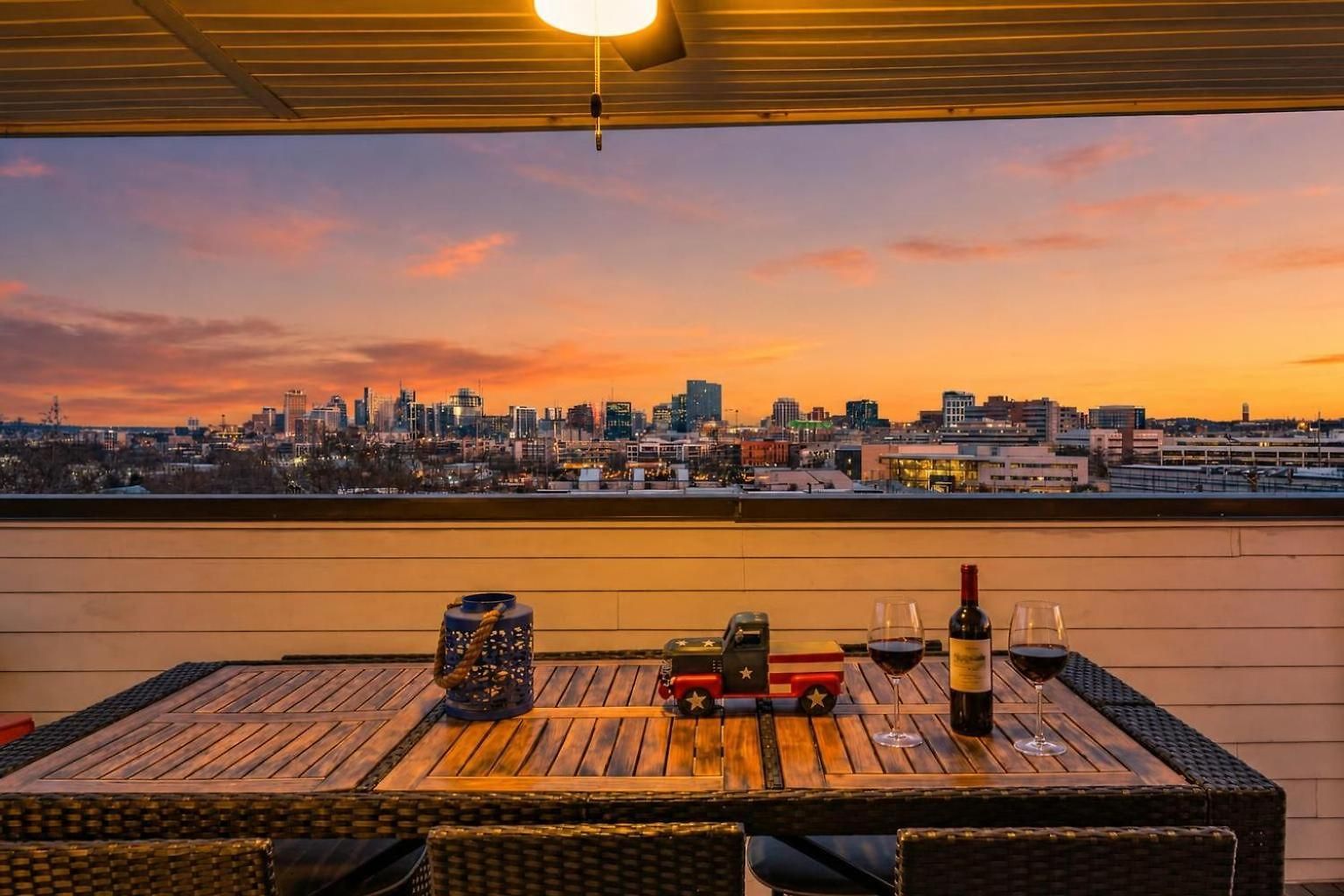 New Nashvegas Downtown Rooftop Views 13beds Holiday home Nashville