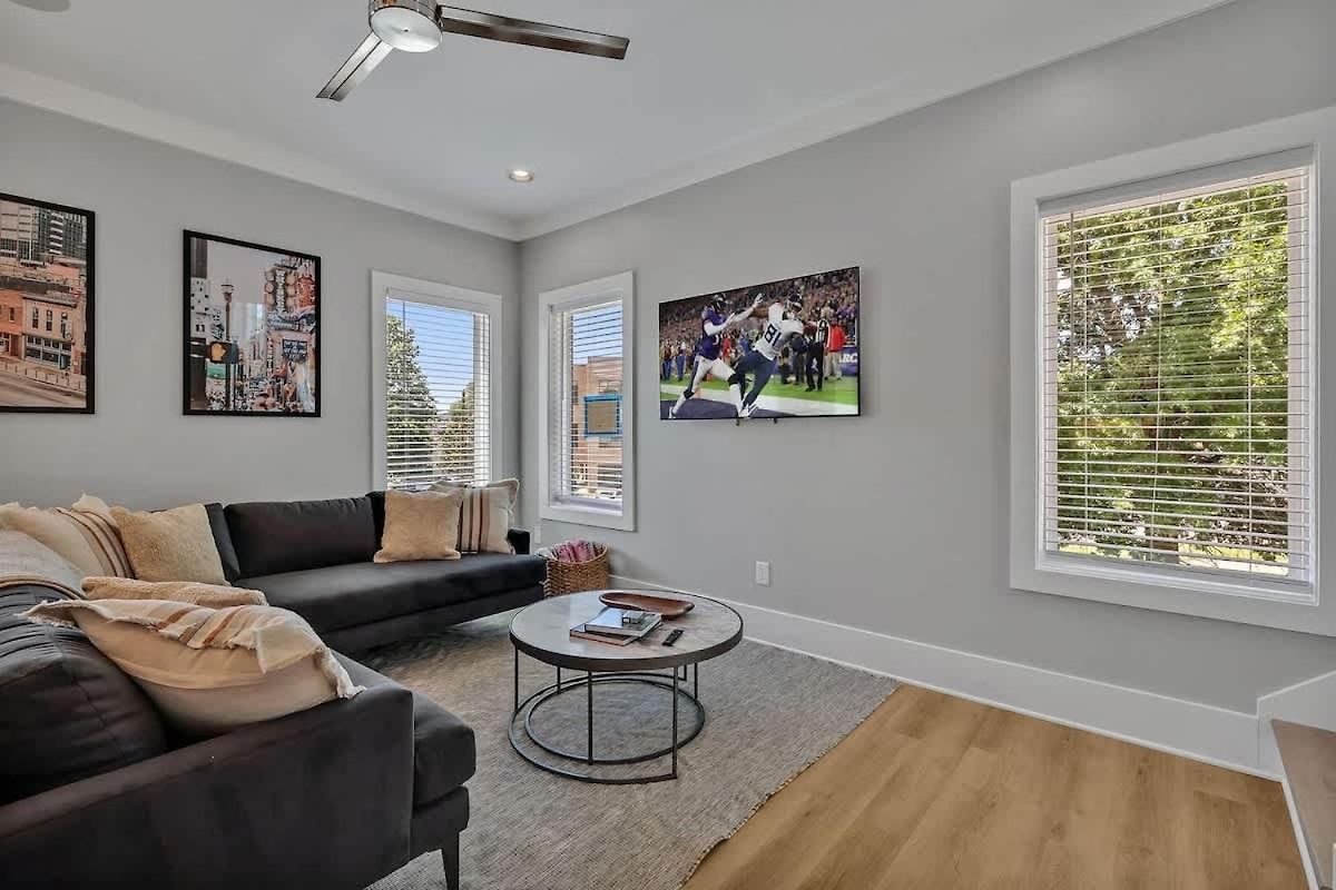 Tenor - Private Rooftop - 8 Mins To Broadway Holiday home *