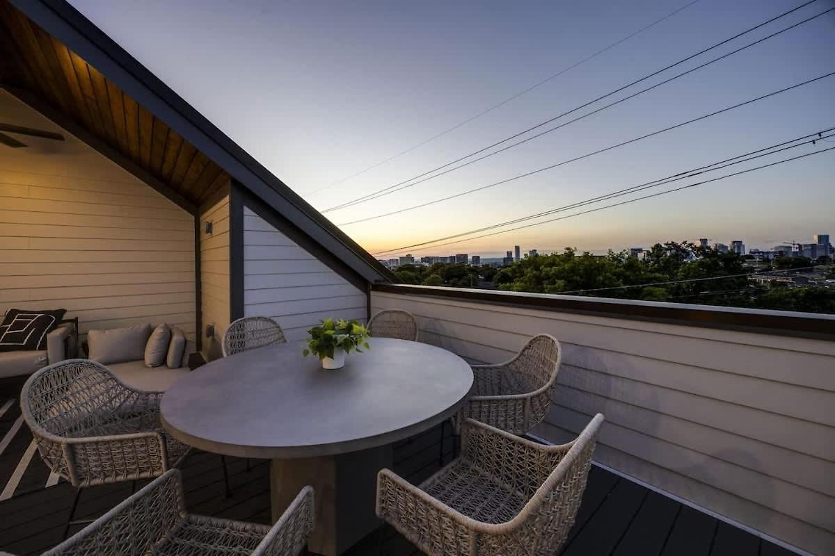 Luxe-elevate-modern Luxury-stunning Views Holiday home