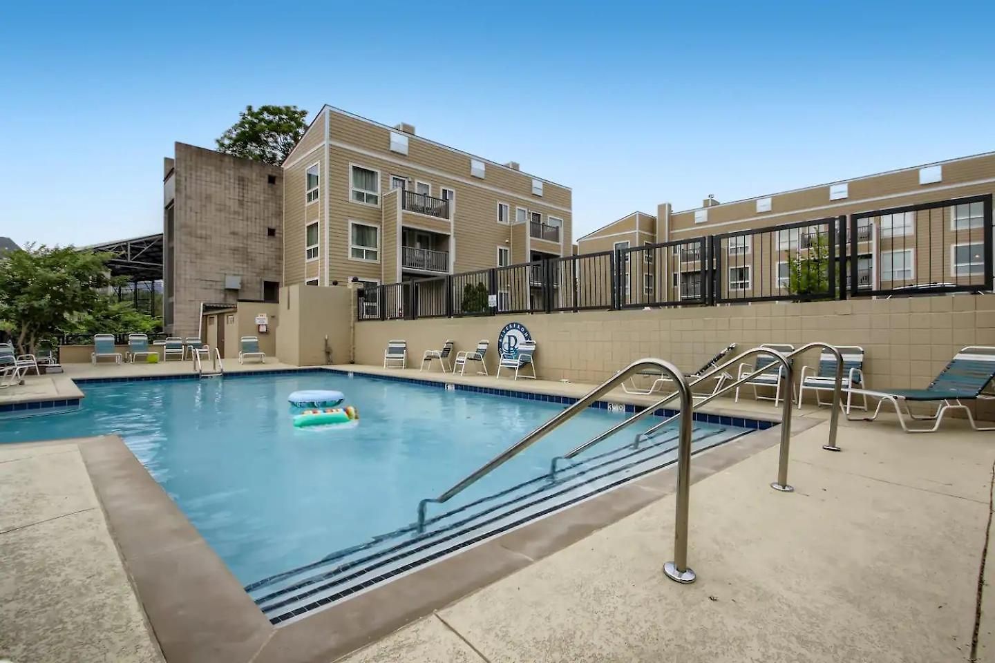 Apartment Riverfront Near Downtown *