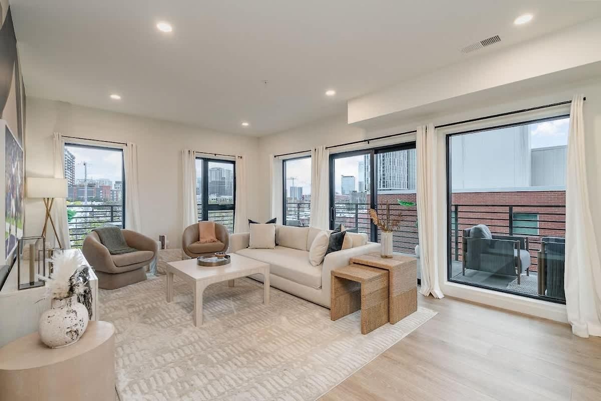 Hyve -tropical Peach -walk To Broadway - Pool&gym! Holiday home Nashville