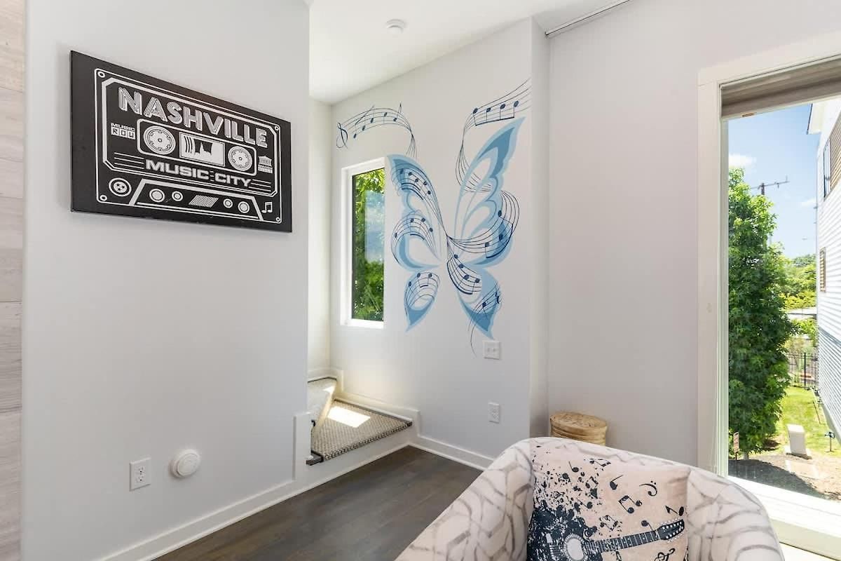 Notes - Sleeps 8 - Mins To Broadway! Holiday home
