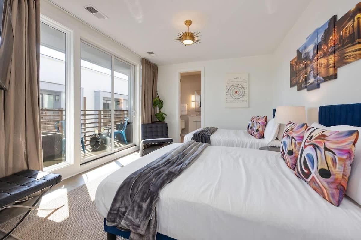 Notes - Sleeps 8 - Mins To Broadway! *