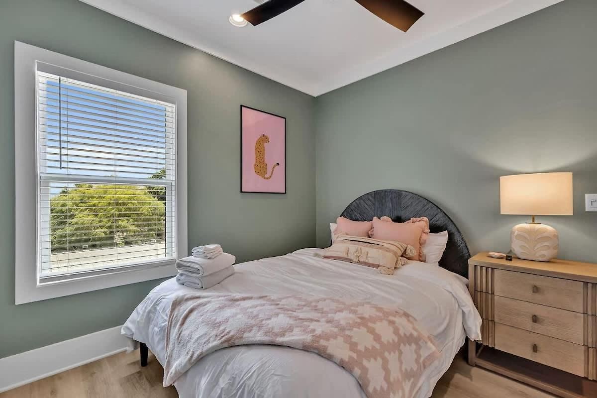 Resonant - 2 Townhomes - 2 Private Rooftop Decks *