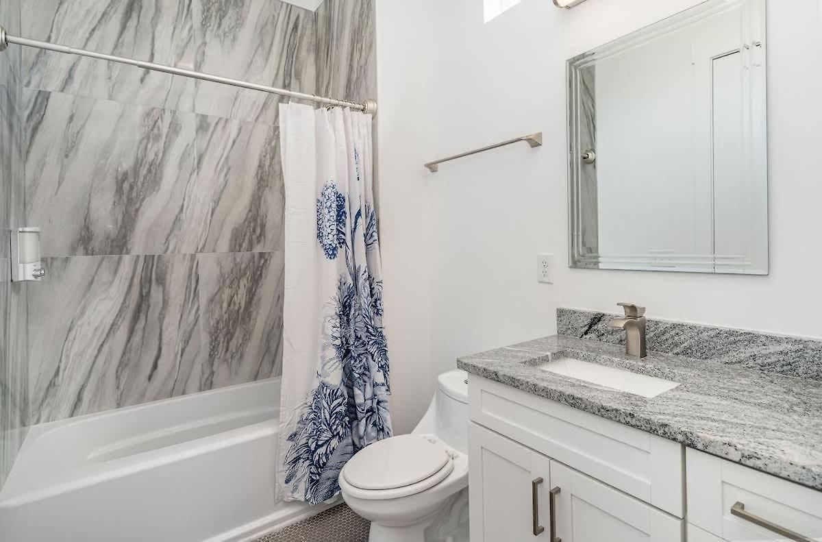 Gallatin Retreat-private Balcony-in East