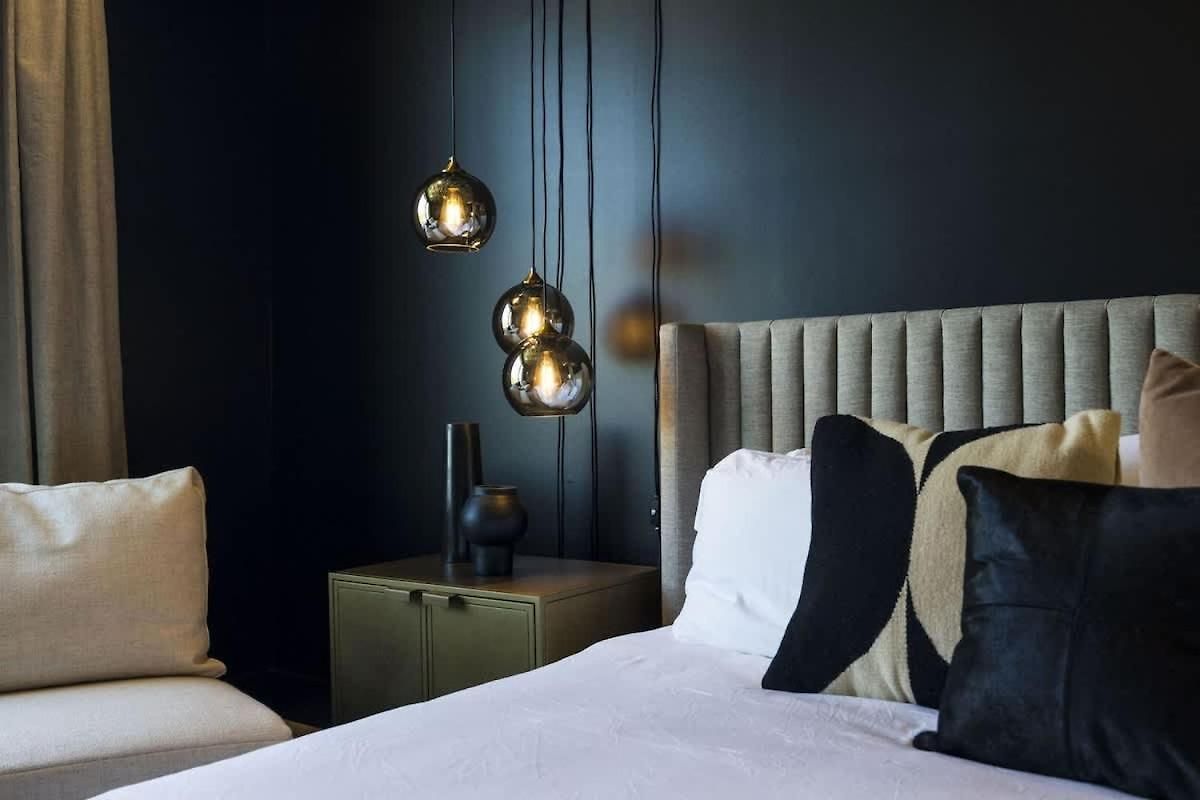 Enchant - Stunning Views - Modern Luxe Holiday home
