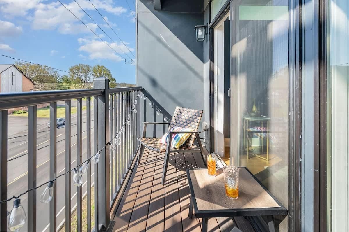 Gallatin Retreat-private Balcony-in East
