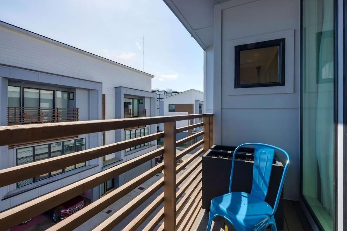 Notes - Sleeps 8 - Mins To Broadway! Holiday home