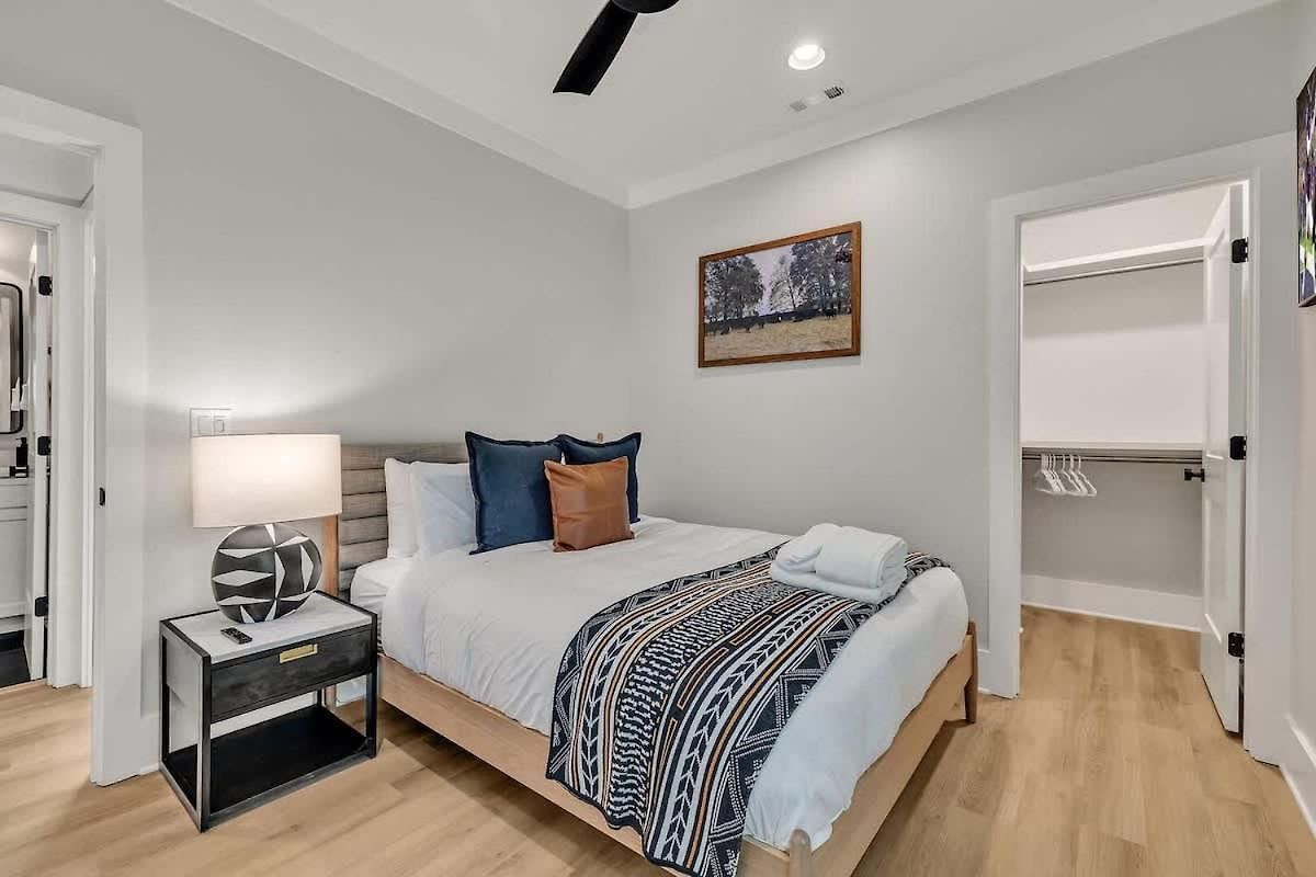 Holiday home Resonant - 2 Townhomes - 2 Private Rooftop Decks *