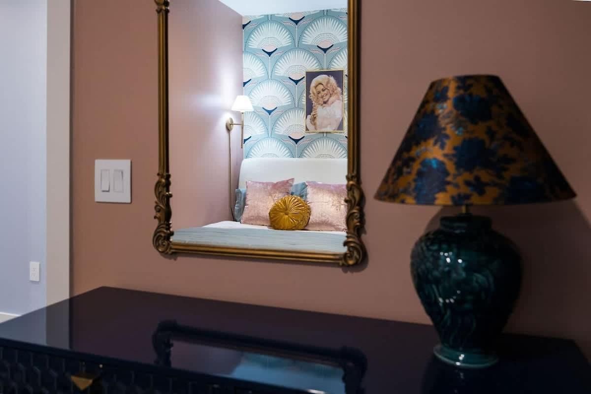 Hyve-the Dolly Parton Experience-private Balcony Nashville
