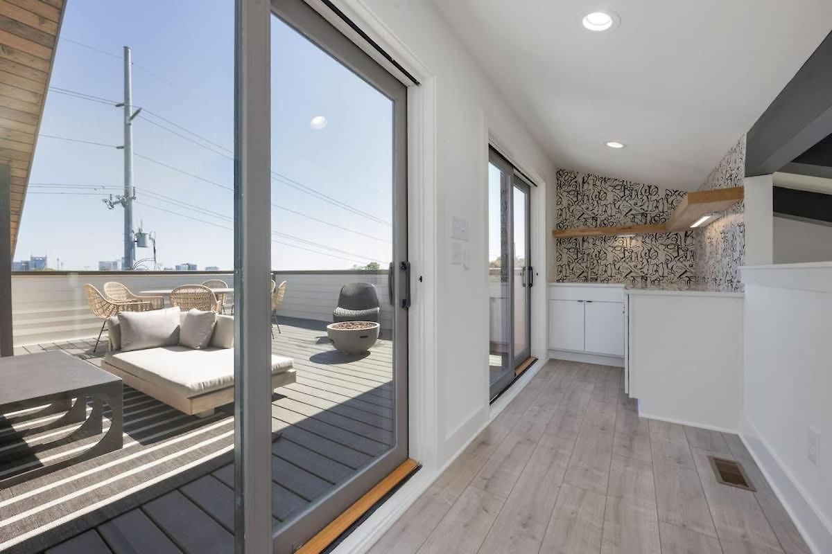 Enchant - Stunning Views - Modern Luxe *
