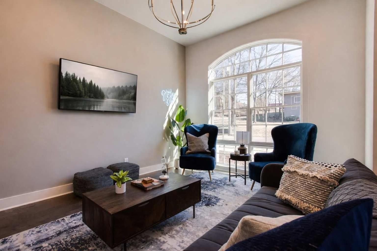 Holiday home West End Dream-private Balcony-6 Mins To Broadway Nashville