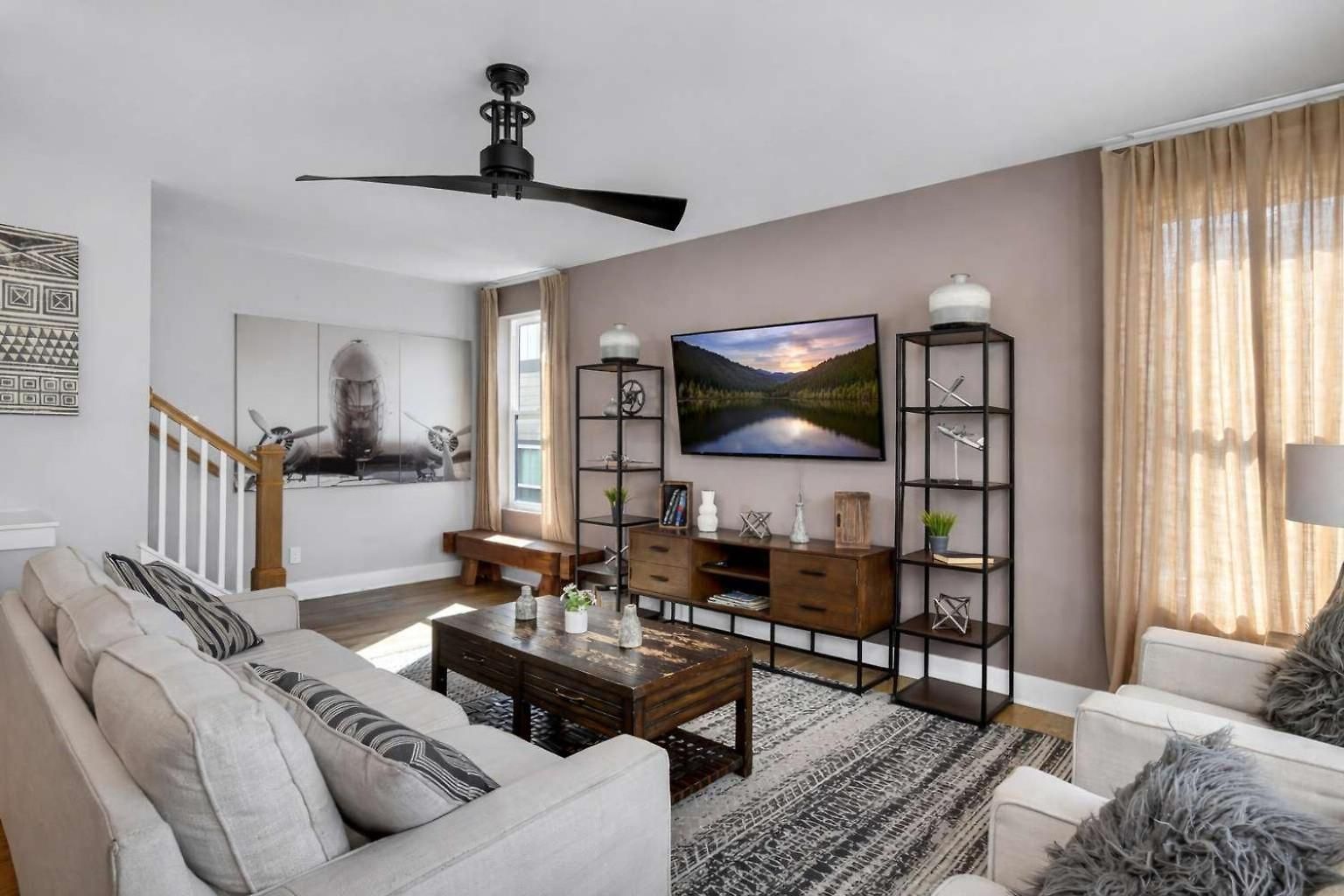 Spacious Close To Belmont Rooftop Holiday home *