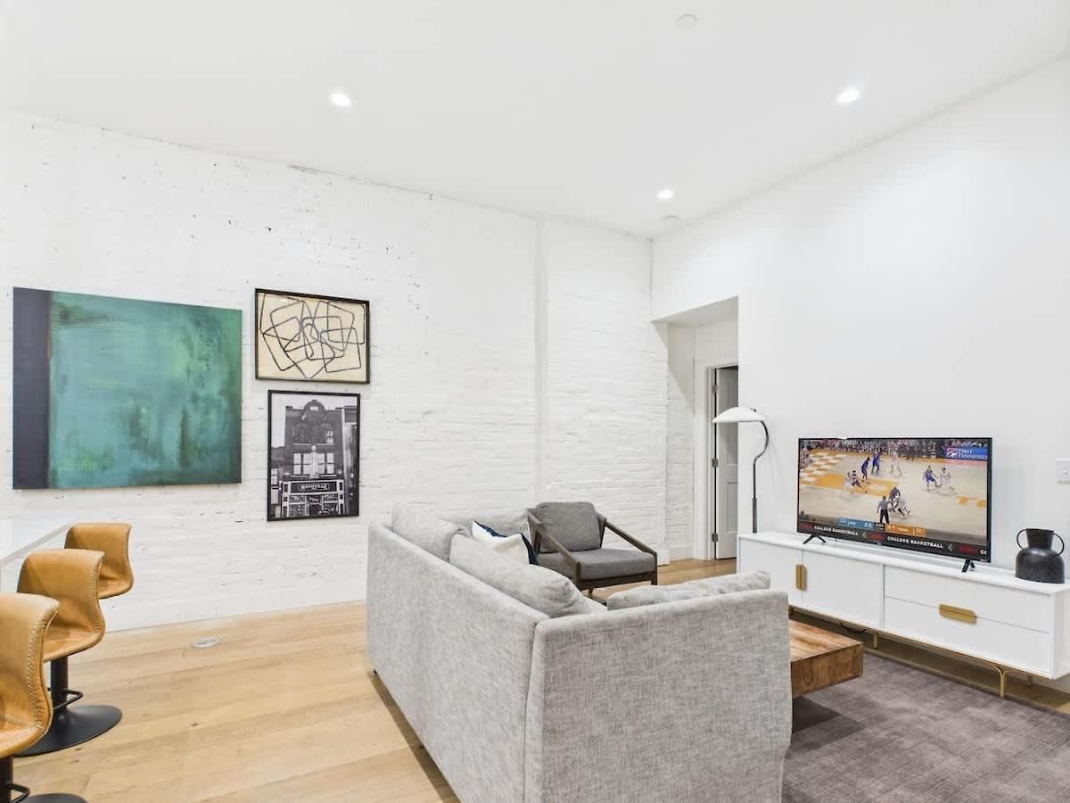 The Saddlery - Headliner - Walk To Broadway Holiday home *