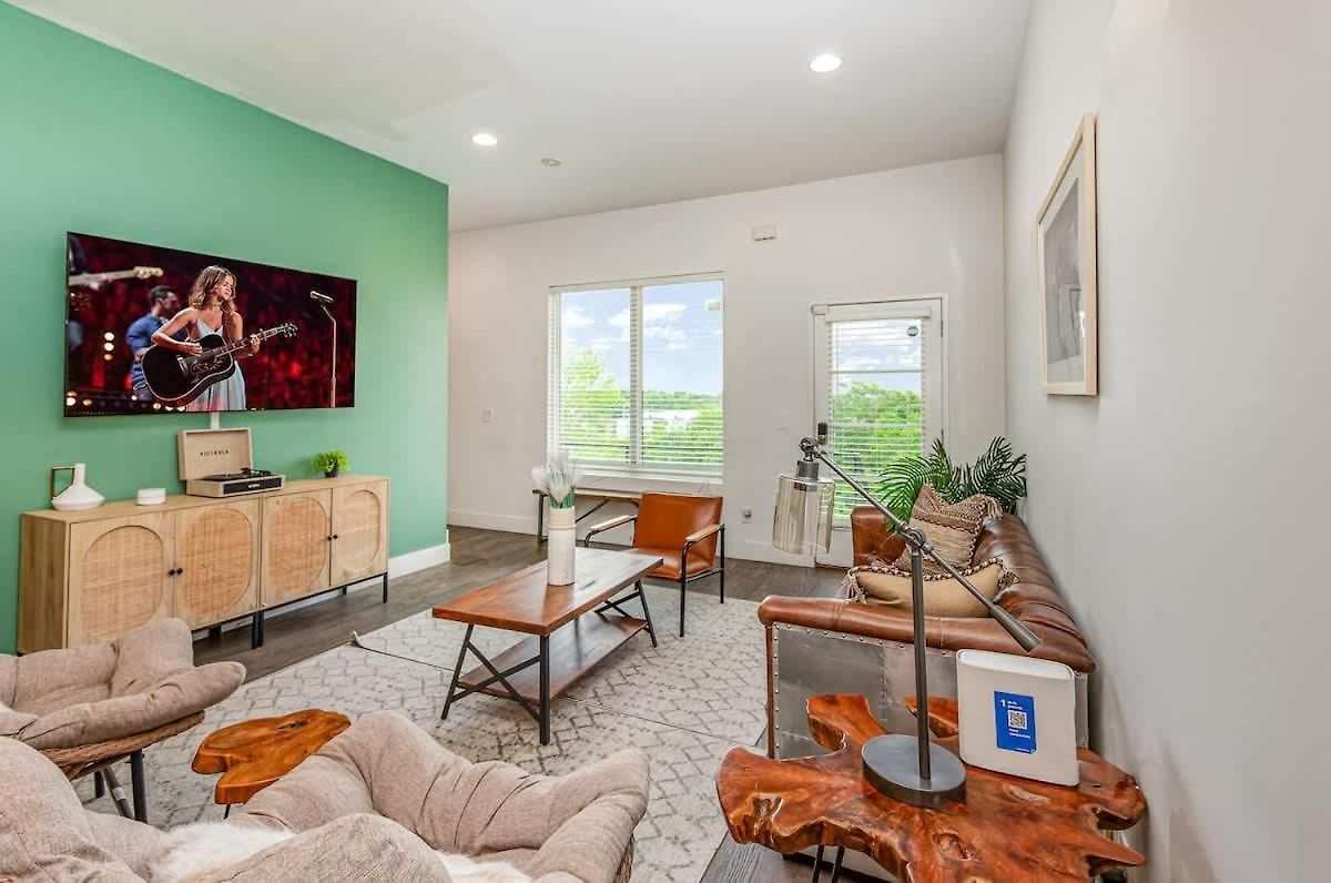 Holiday home Hurst House - 4 Stylish Homes - Mins To Germantown
