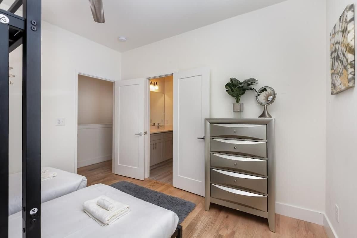Citrine-private Patio & Balcony-near Germantown *