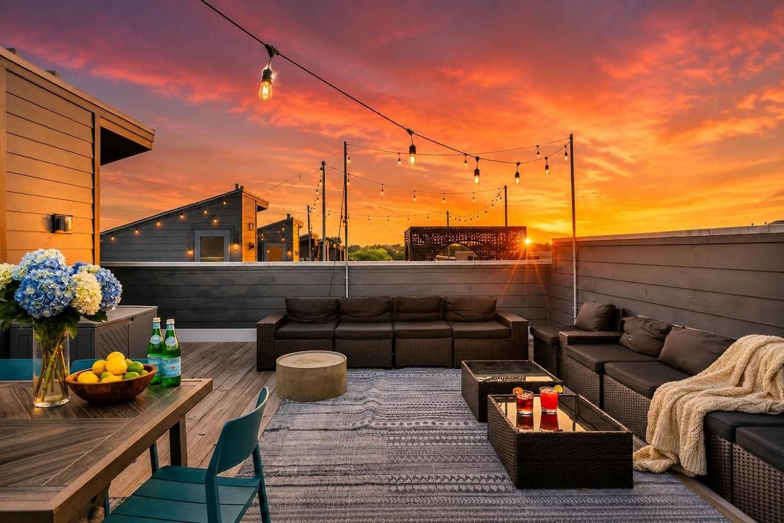 Rooftop Deck 2 Car Garage Near Downtown Holiday home *