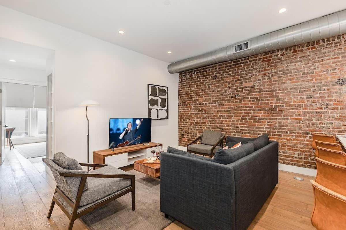 Holiday home The Saddlery-tracklist-2 Units-walk To Broadway *